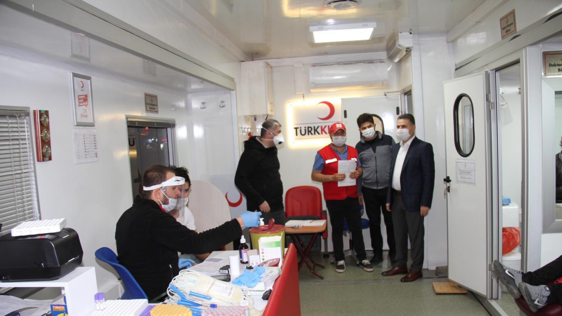 Prof. Dr. Raşit Küçük AİHL Kan Kampanyası ile KIZILAY'a Destek